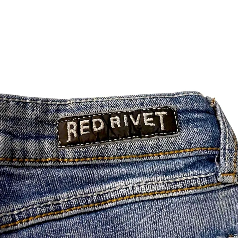 RED RIVET - Picture 4 of 6